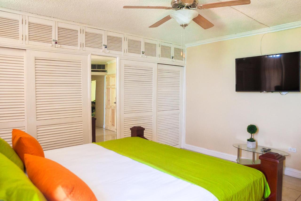Montego Bay Club Apartments Екстериор снимка