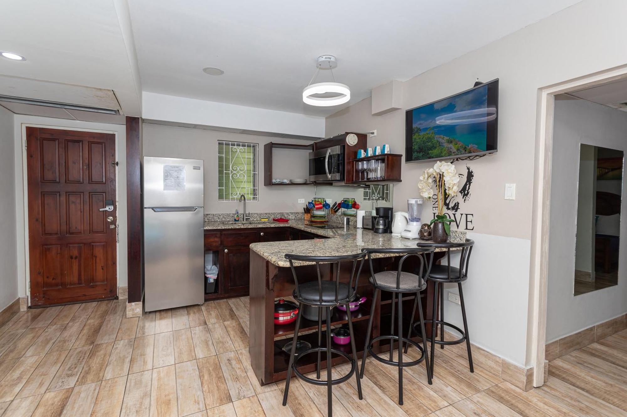 Montego Bay Club Apartments Екстериор снимка