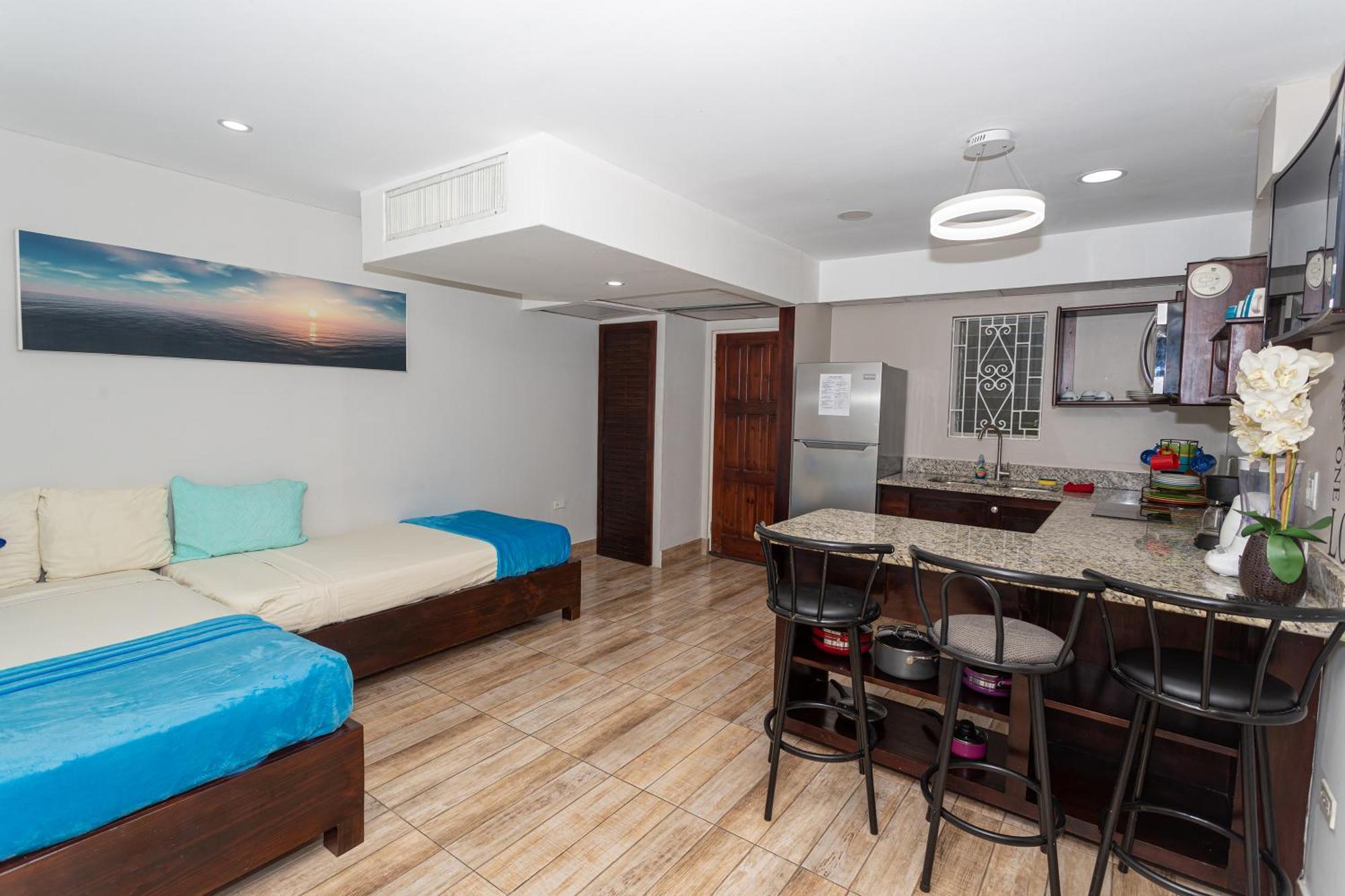 Montego Bay Club Apartments Екстериор снимка