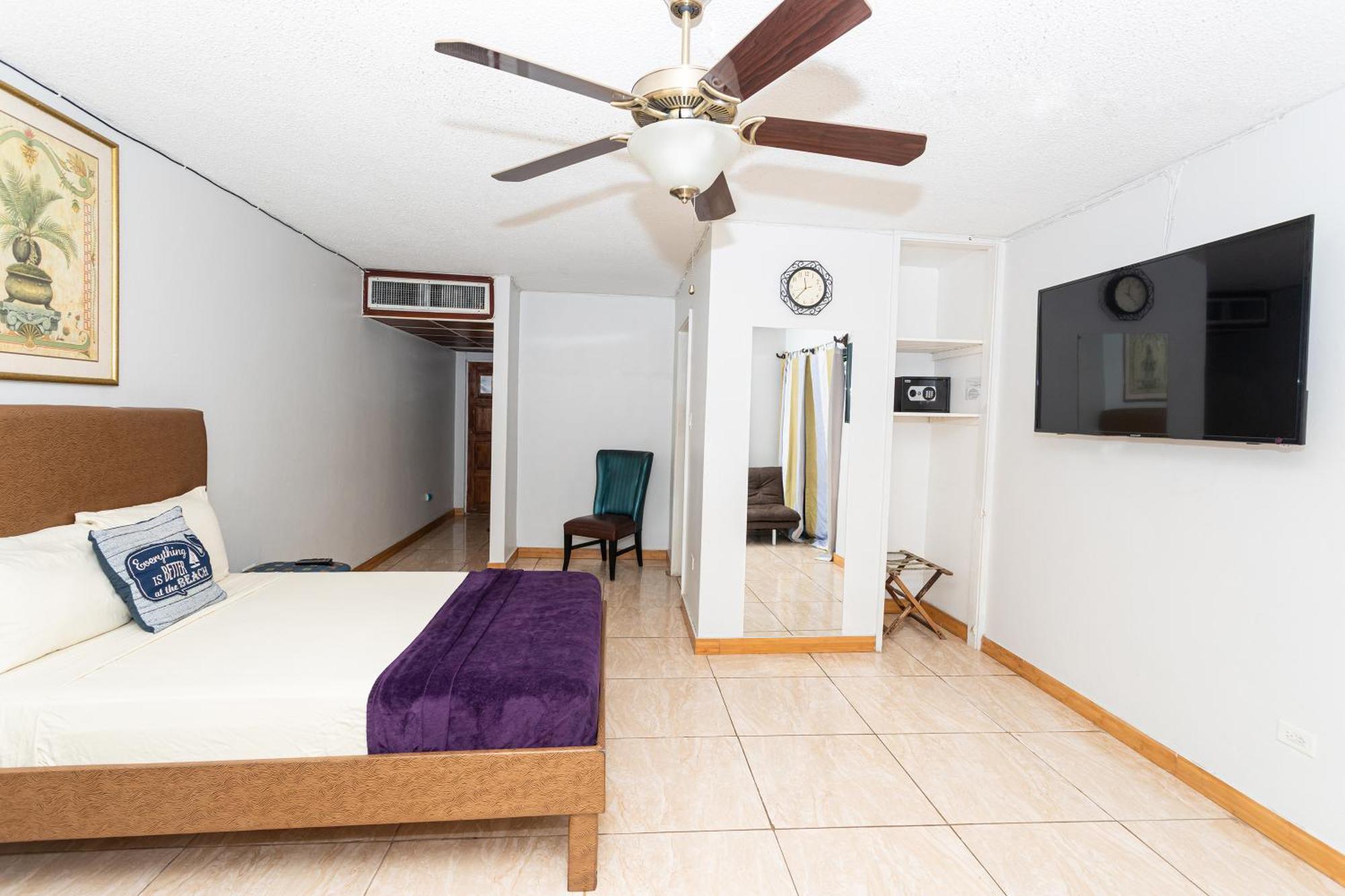Montego Bay Club Apartments Екстериор снимка
