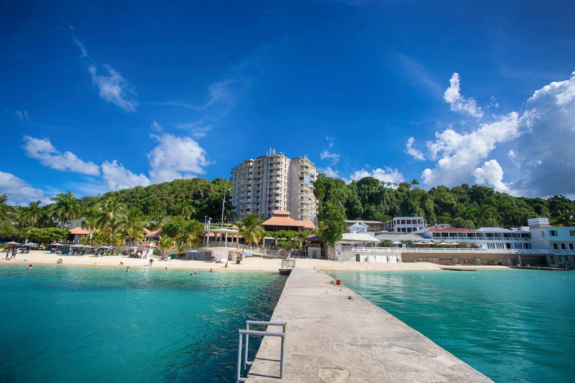 Montego Bay Club Apartments Екстериор снимка