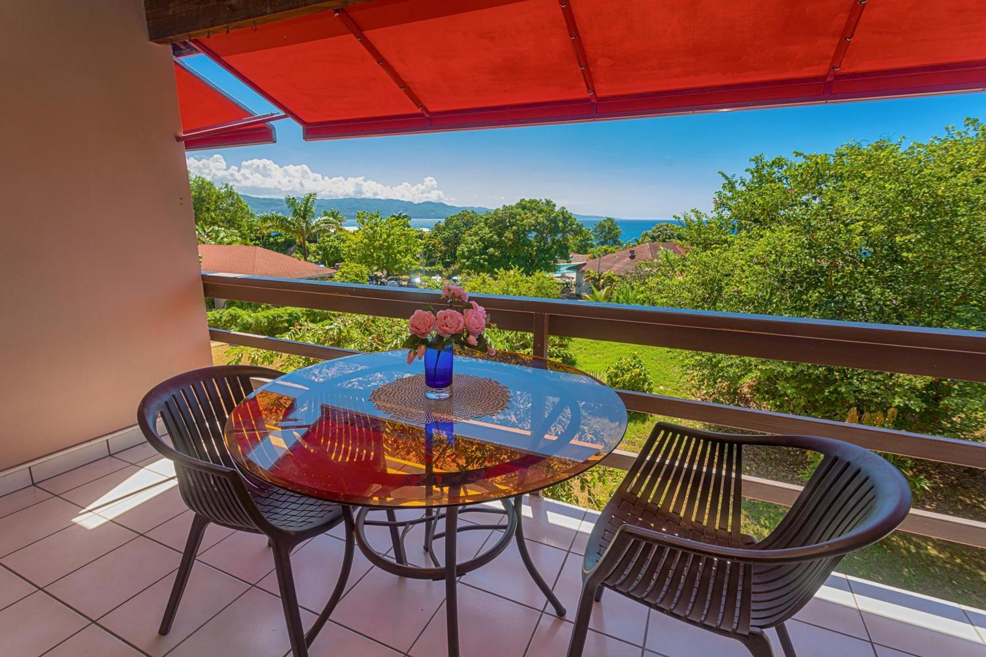 Montego Bay Club Apartments Екстериор снимка