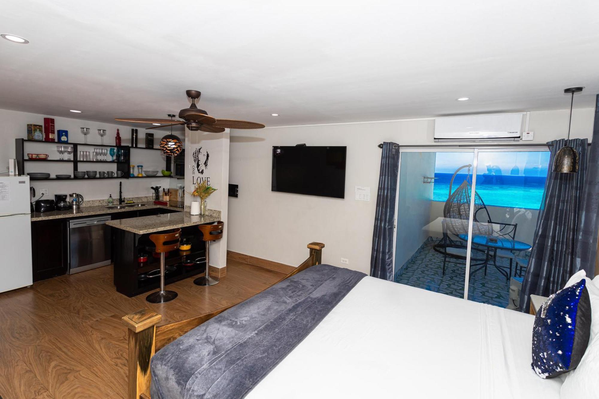 Montego Bay Club Apartments Екстериор снимка