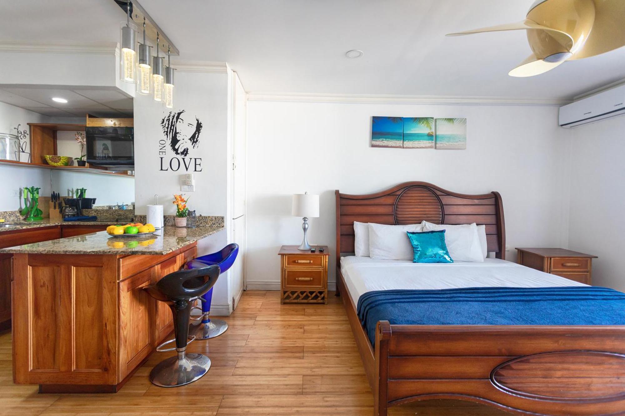 Montego Bay Club Apartments Екстериор снимка