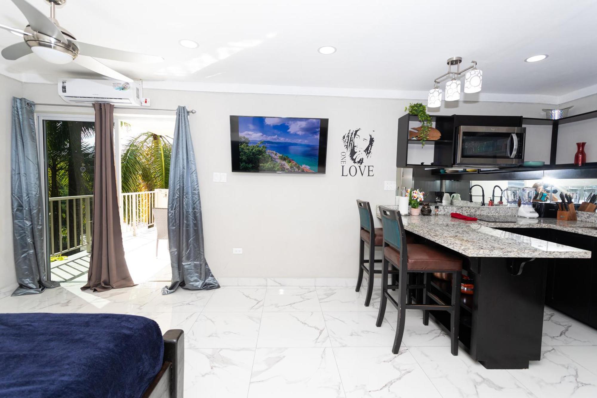 Montego Bay Club Apartments Екстериор снимка