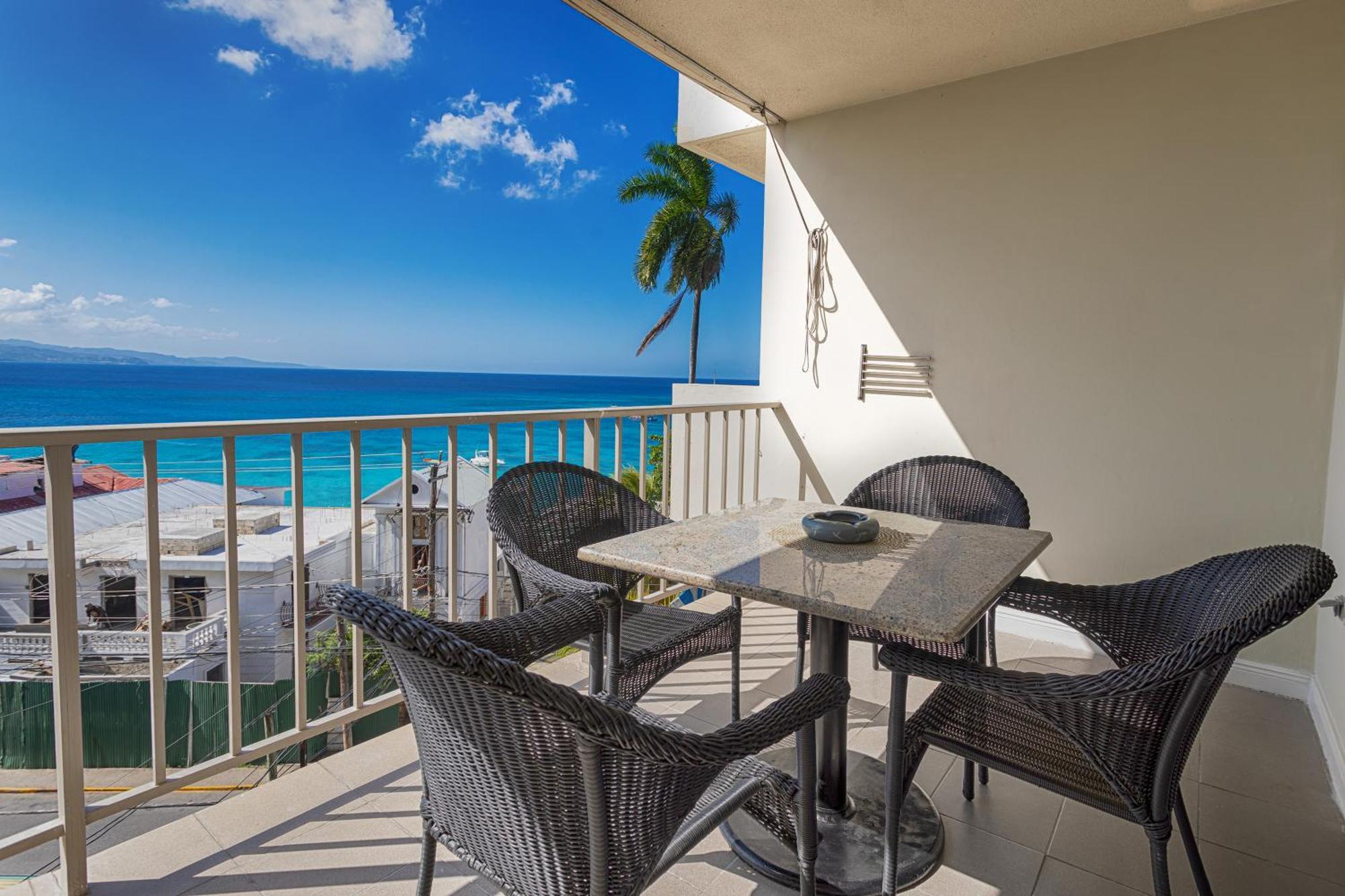 Montego Bay Club Apartments Екстериор снимка