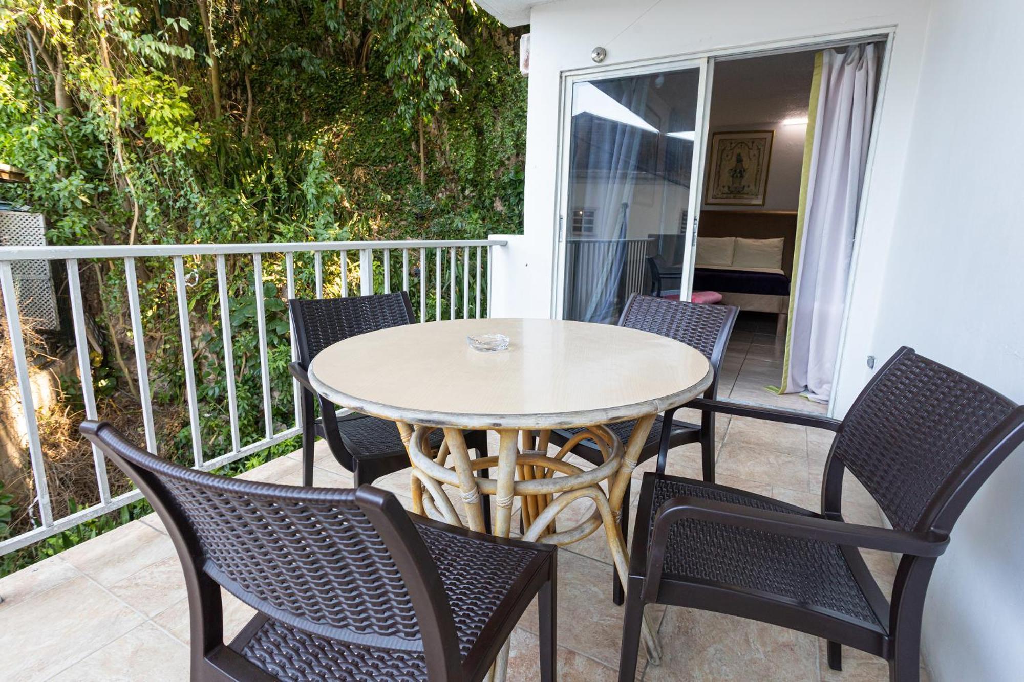 Montego Bay Club Apartments Екстериор снимка