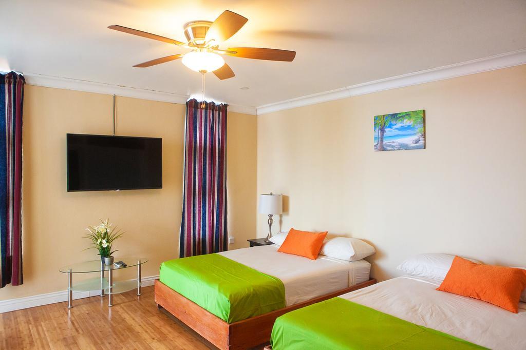Montego Bay Club Apartments Екстериор снимка