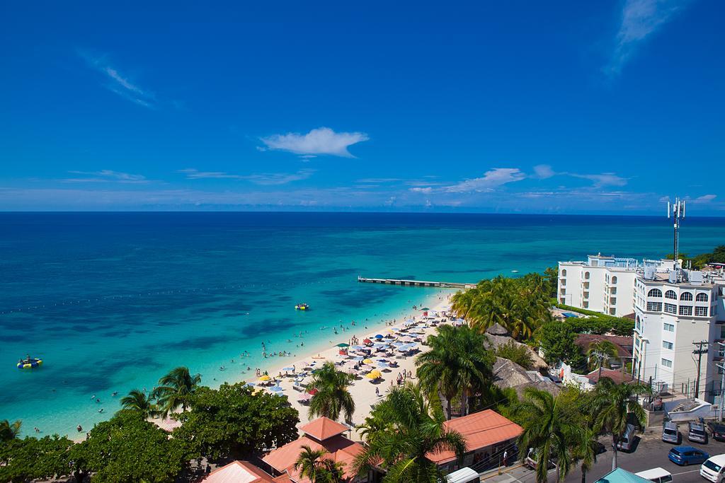 Montego Bay Club Apartments Екстериор снимка