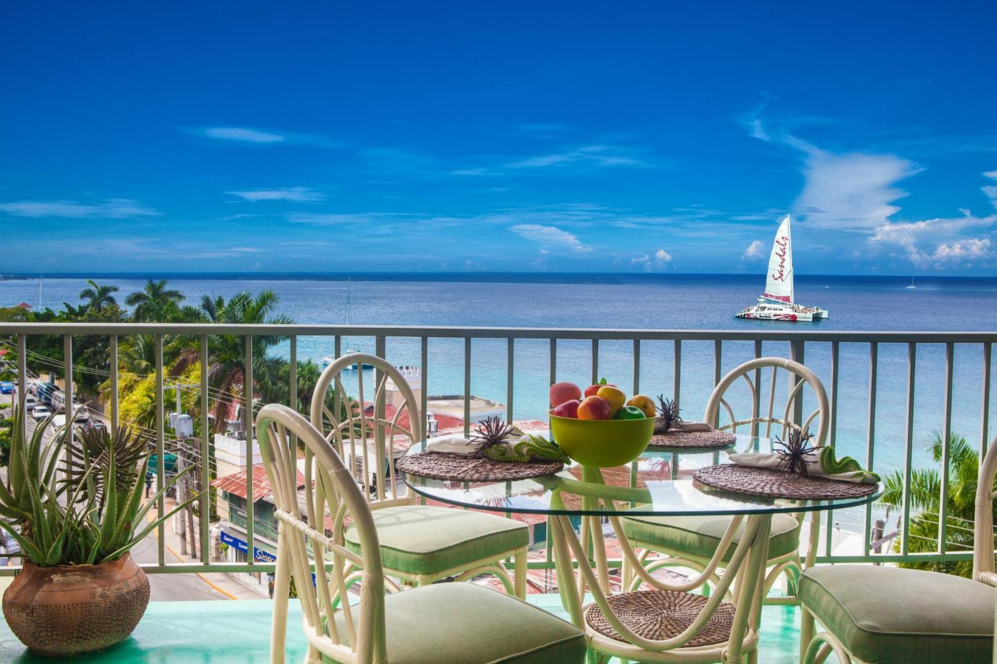 Montego Bay Club Apartments Екстериор снимка