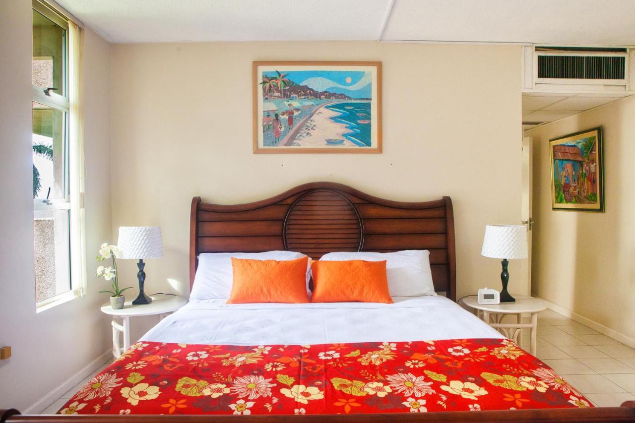 Montego Bay Club Apartments Екстериор снимка